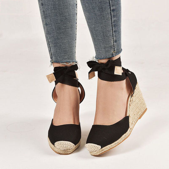 Damen nan Textil-Espadrille mit Bastkeil, Schleifenband-Knöchelriemen und gehäkelter Zehenkappe R&B