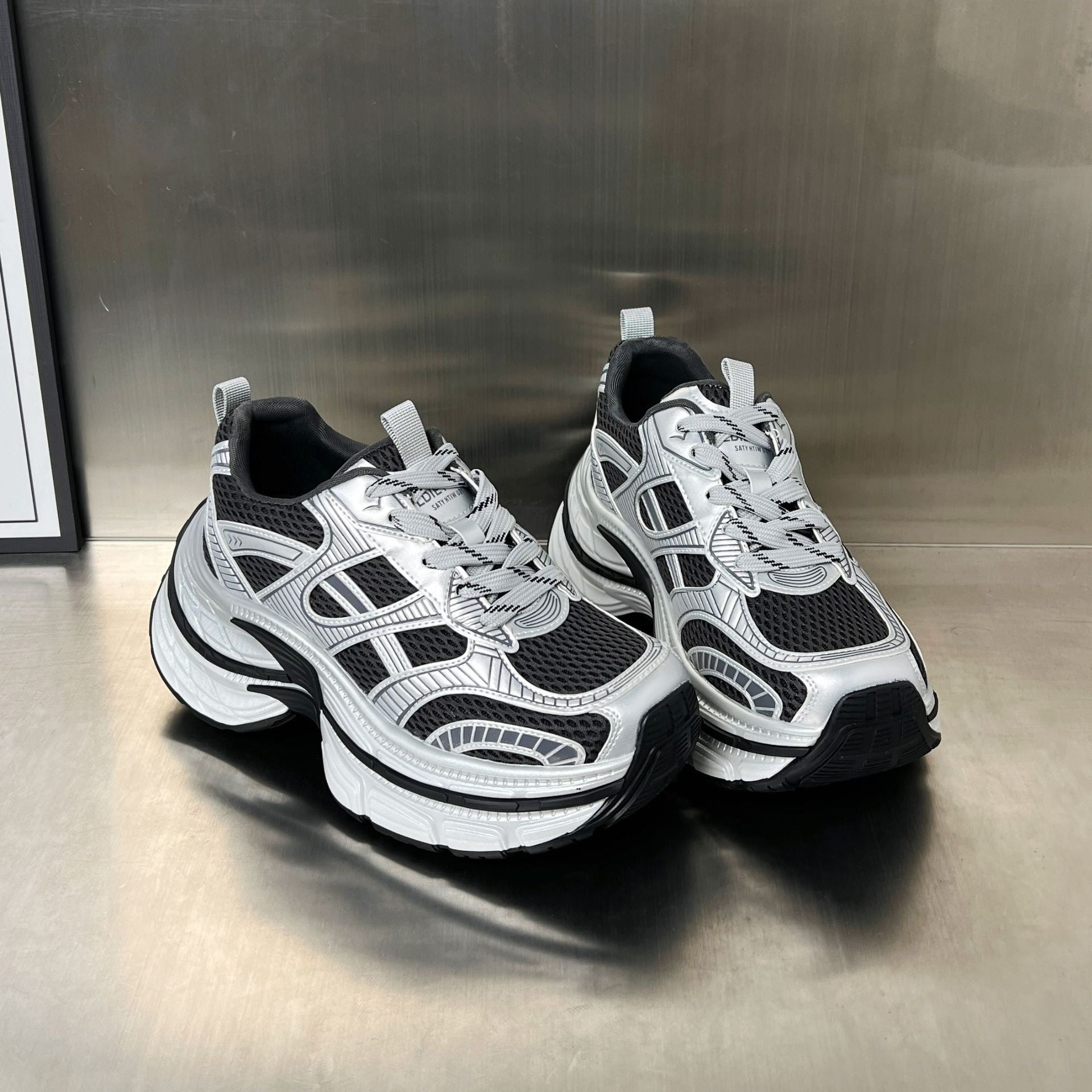 Damen Lauf-Sneaker mit atmungsaktiver Mesh-Oberfläche und stoßdämpfender Sohle R&B