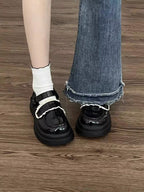 Damen Modische Ballerinas mit verstellbarem Riemen und elegantem Perlendetail R&B