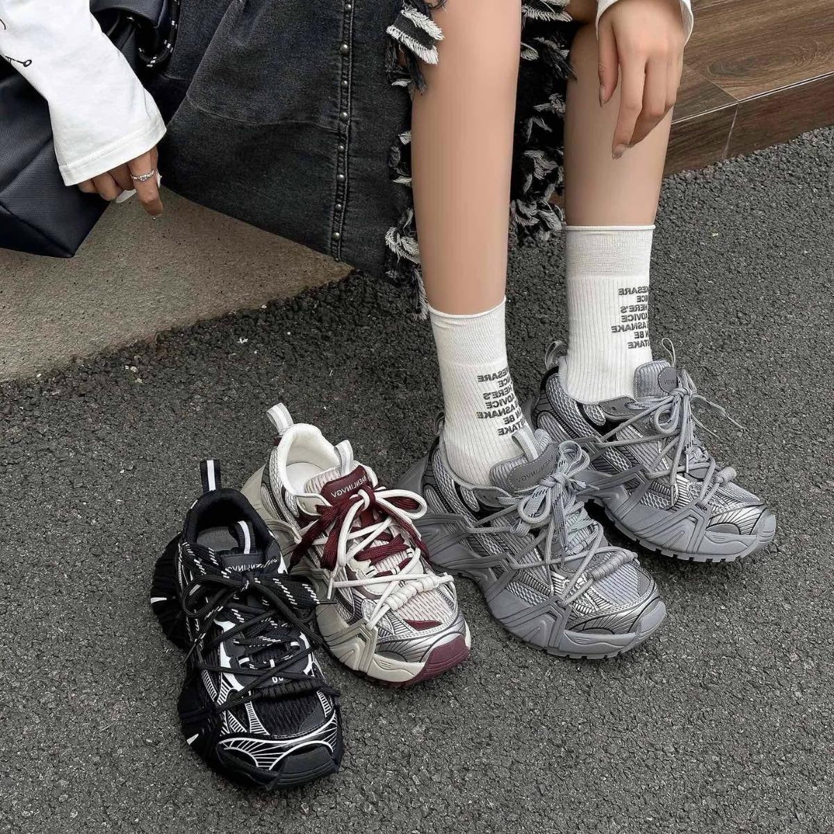 Damen Sportliche Sneaker mit atmungsaktivem Obermaterial und dämpfender Sohle R&B