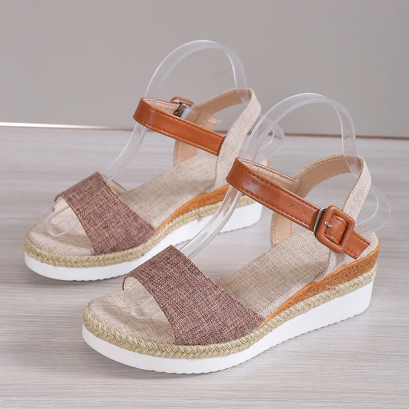Damen Wedge-Sandaletten mit transparenten Riemen und natürlichem Bast-Detail R&B