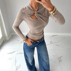 Damen nan figurbetonter Rippstrickpullover mit asymmetrischem Drehknoten und dekorativem Metallring R&B