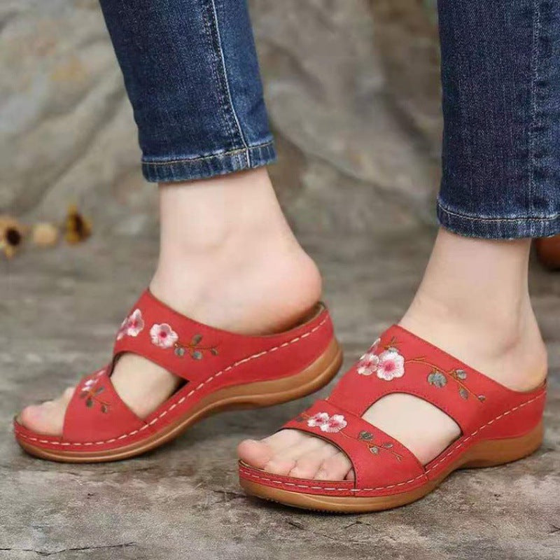 Damen Bequeme und stilvolle Sandalen mit floralen Applikationen R&B