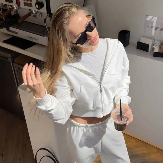 Damen stylish cropped Kapuzenjacke mit praktischen Taschen und bequemer Jogginghose R&B