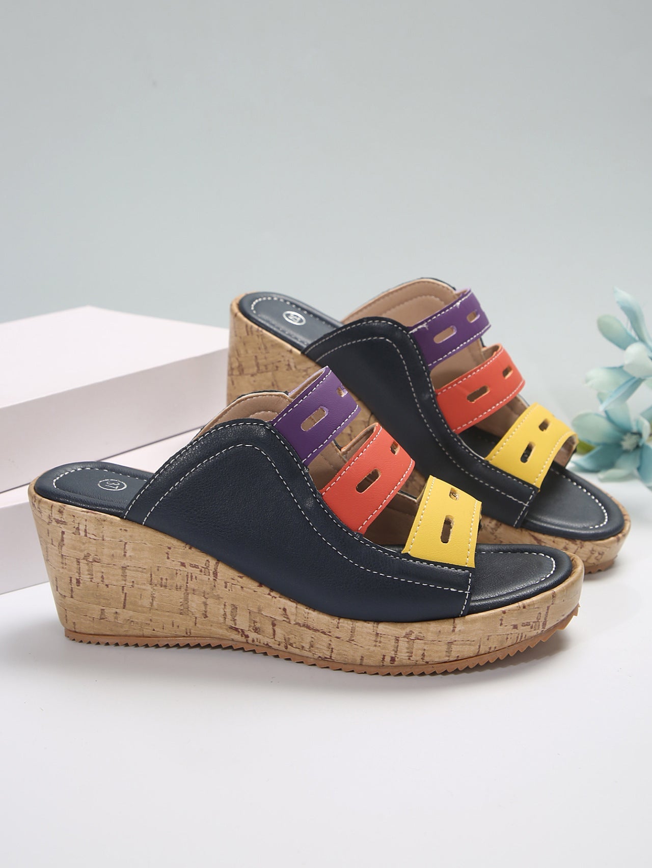 Damen Wedge-Sandaletten mit mehrfarbigen Riemen und komfortablem Korkfußbett R&B