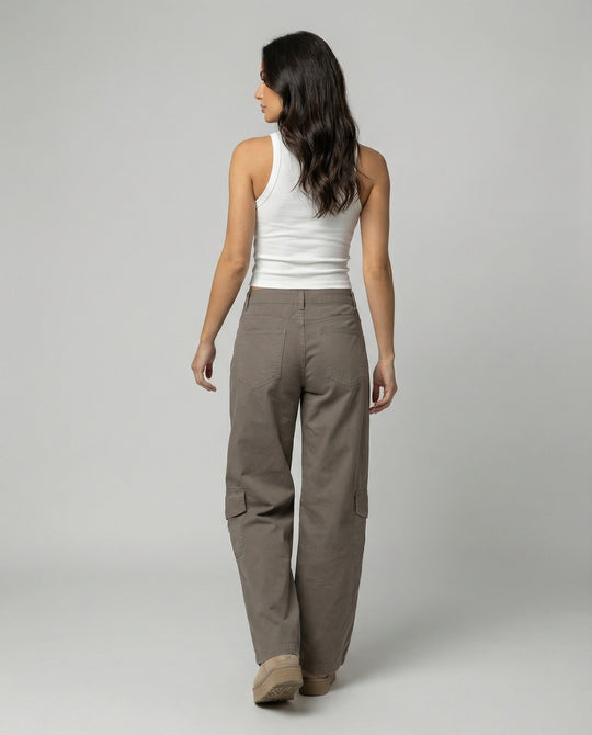 Damen hochgeschnittene Cargo-Hose mit weitem Bein, aufgesetzten Klappentaschen und Ziernähten R&B