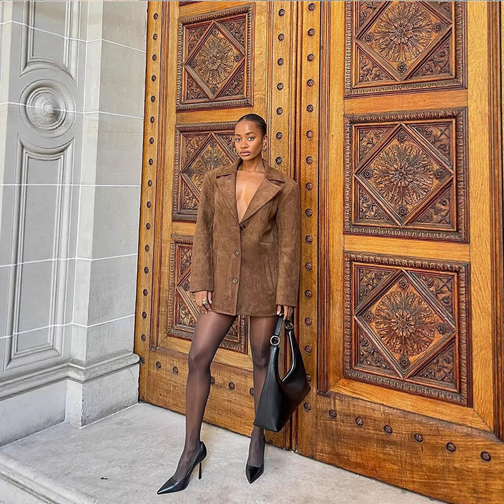 Damen Designer-Sakko mit tiefem V-Ausschnitt und modernen Details R&B
