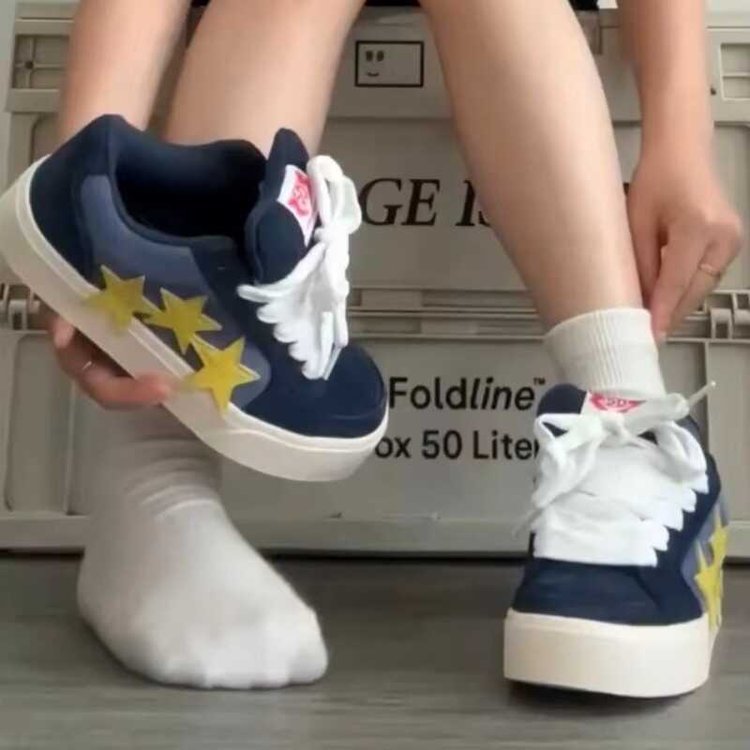 Damen Sportliche Sneaker mit kreativen Applikationen und dicker Sohle R&B