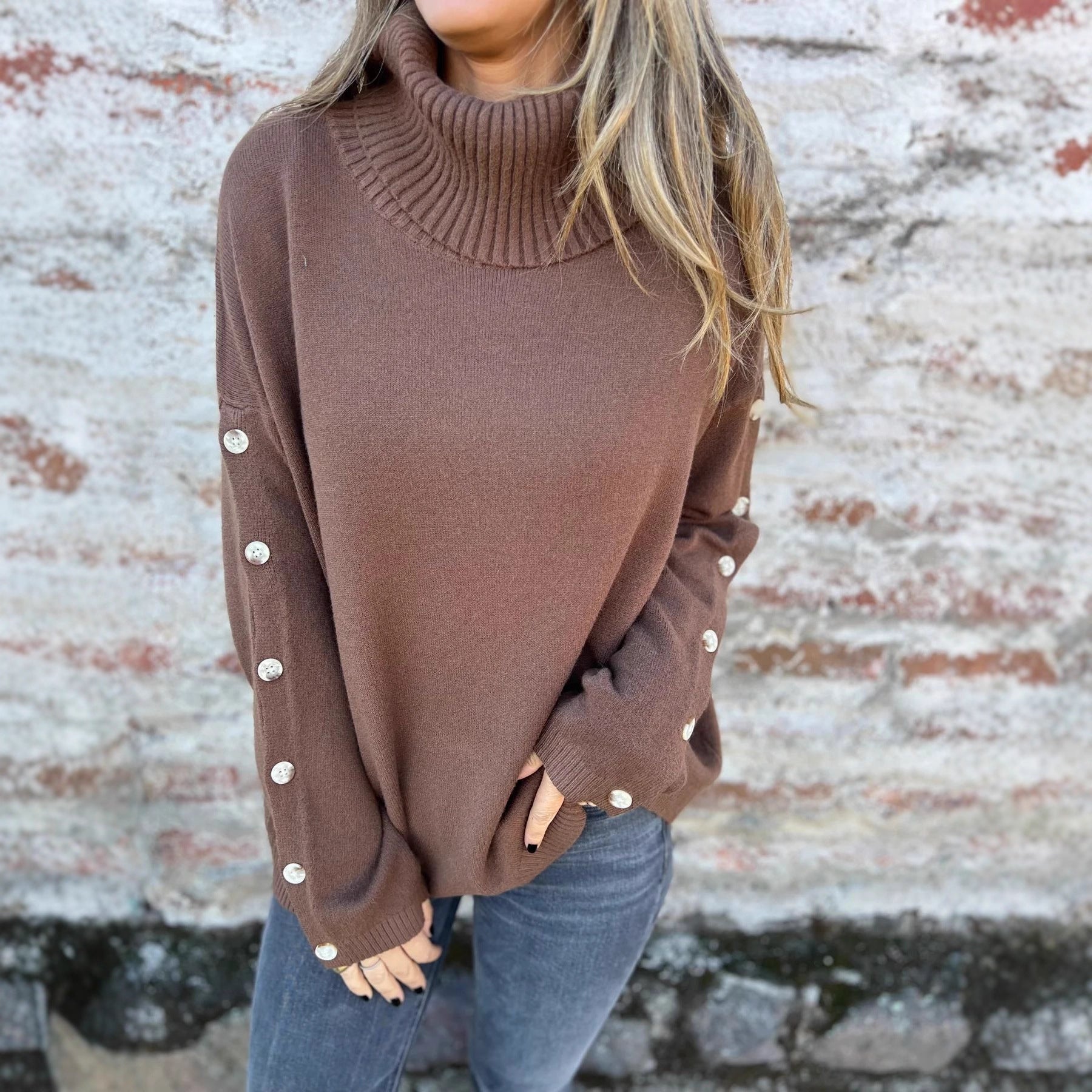 Damen Modischer Rollkragenpullover mit Knopfdetails R&B