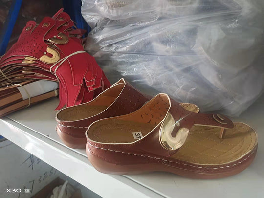 Damen Zehentrennersandalen mit modischem Riemendesign und komfortabler Fußbettung R&B