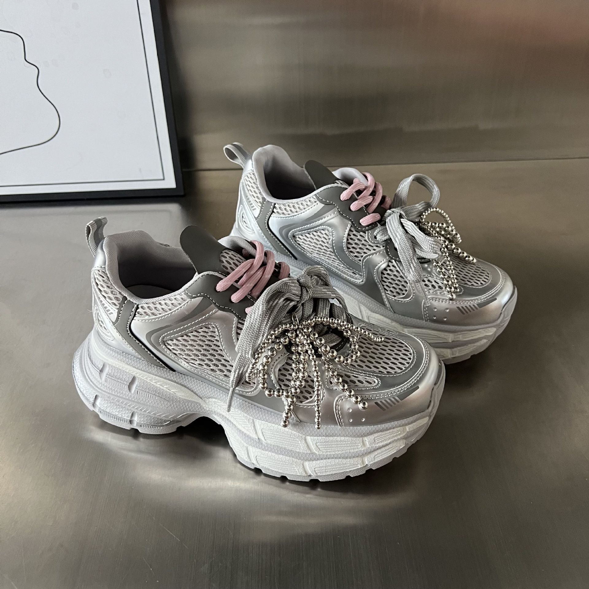 Damen Sportliche Sneakers mit stilvollem Mesh-Design und modischer Perlenverzierung R&B
