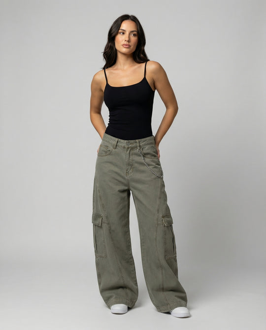 Damen extraweite Baggy-Cargo-Palazzo-Hose mit niedrigem Bund, markanten Teilungsnähten und großen Klappentaschen R&B