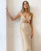 Damen Langes Kleid mit raffiniertem Ausschnitt und figurbetontem Design