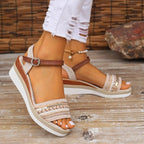 Damen Bequeme Plateau-Sandalen mit verstellbarem Riemchen und modischen Details EB