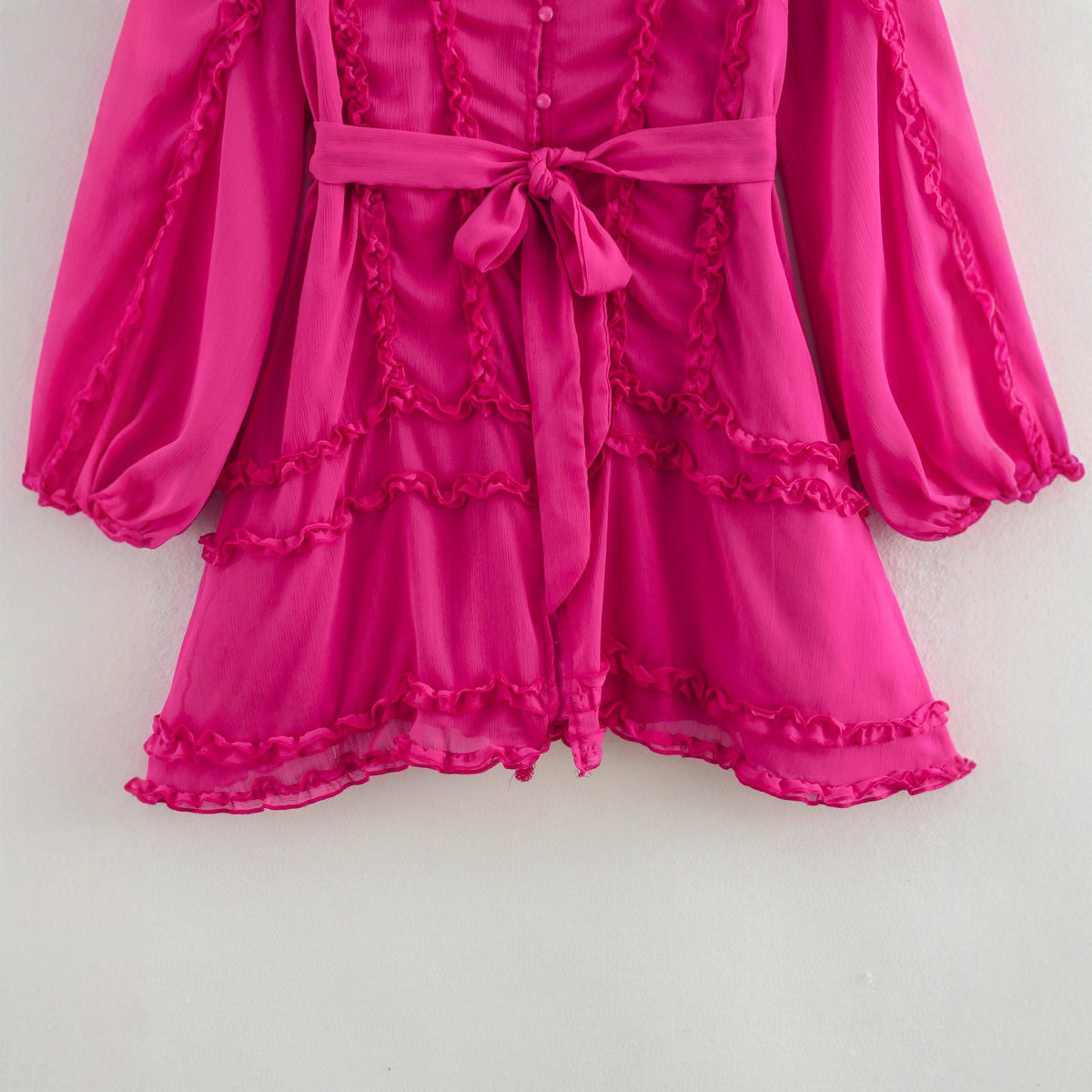 Damen verspieltes Minikleid mit Rüschendetails und Taillengürtel R&B