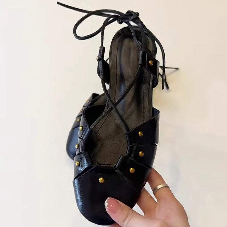Damen Ballerinas mit verspieltem Schnürdesign und dekorativen Nieten