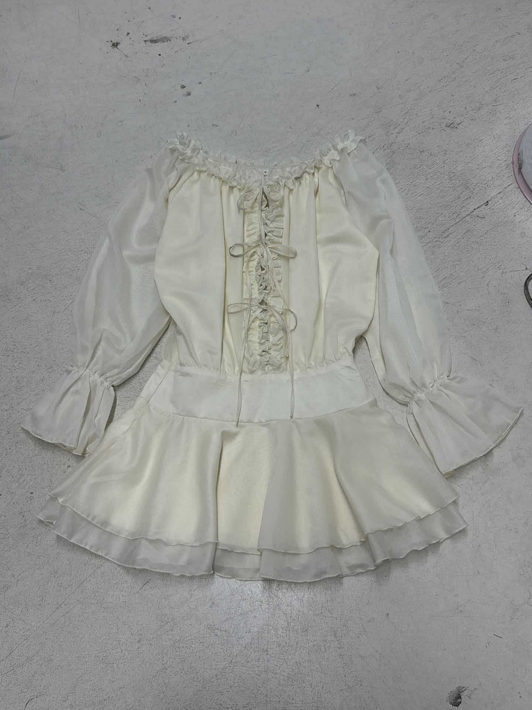 Damen Blusenoberteil mit Rüschendetails und raffinierten Schnürungen R&B