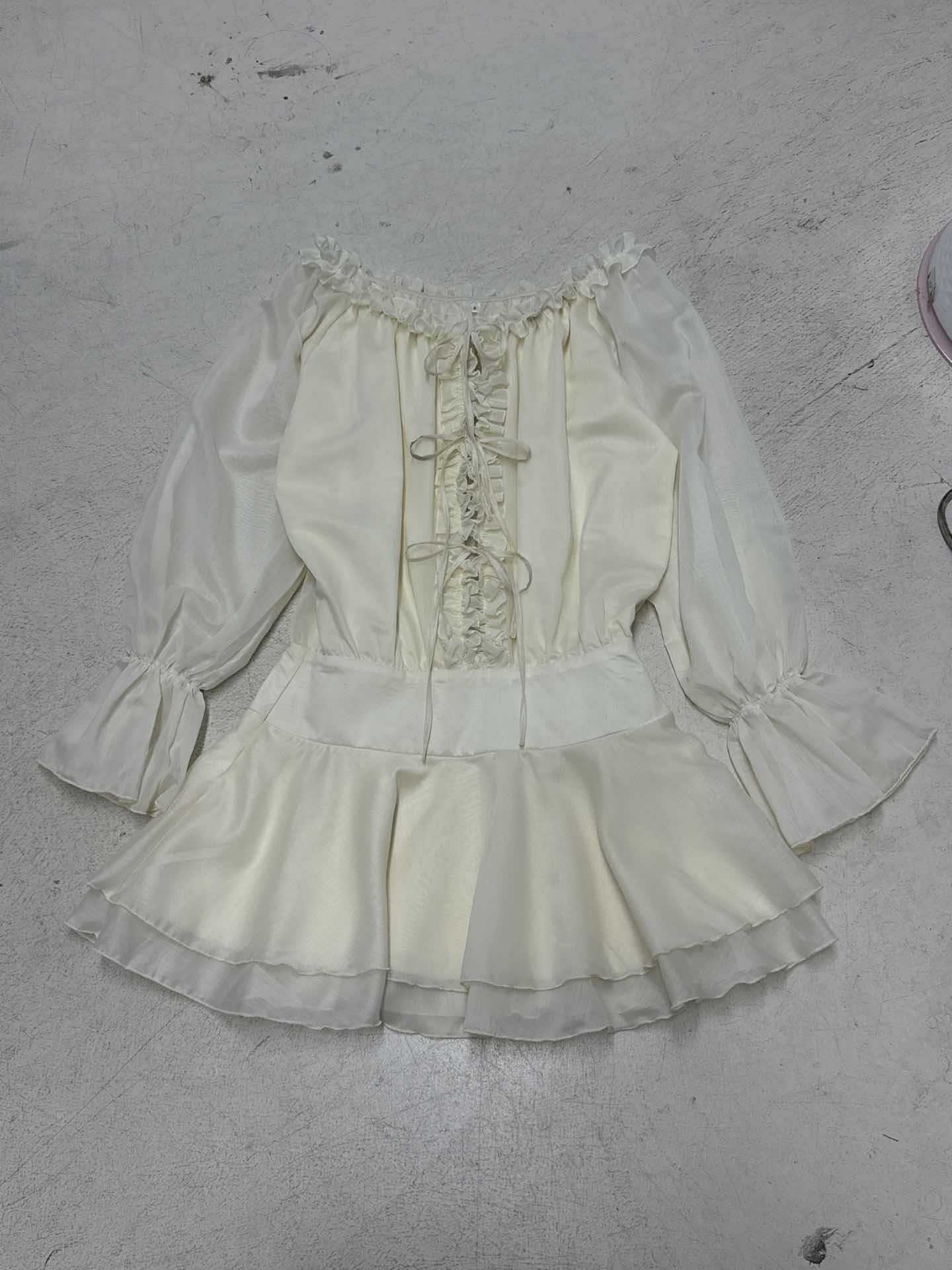Damen Blusenoberteil mit Rüschendetails und raffinierten Schnürungen R&B