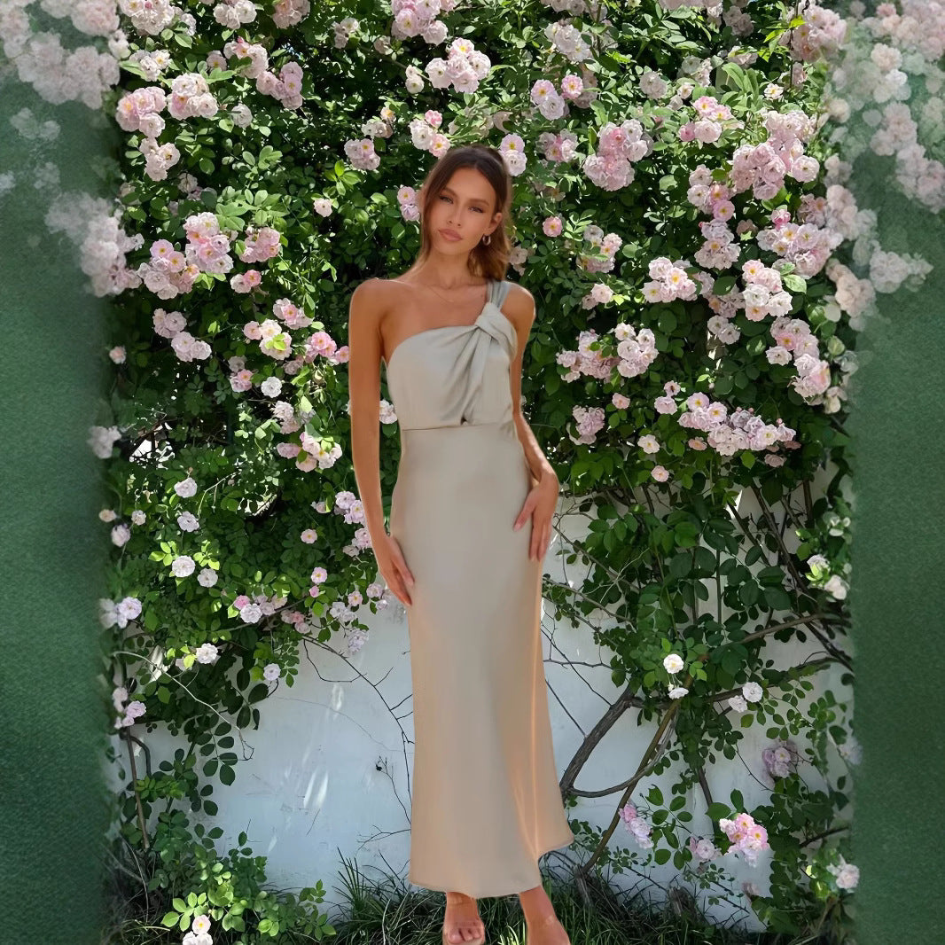 Damen Elegantes Maxikleid mit asymmetrischem Oberteil und schwingendem Saum R&B