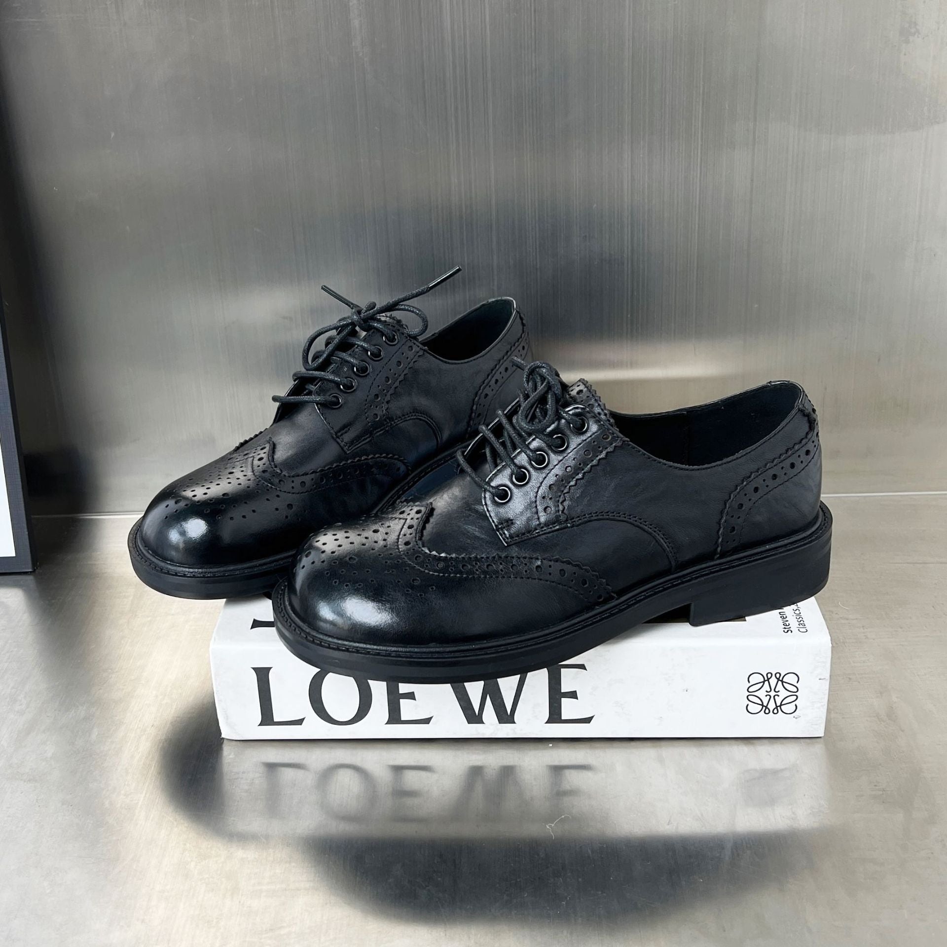 Damen elegante Brogues mit feinem Leder und klassischem Lochdesign R&B