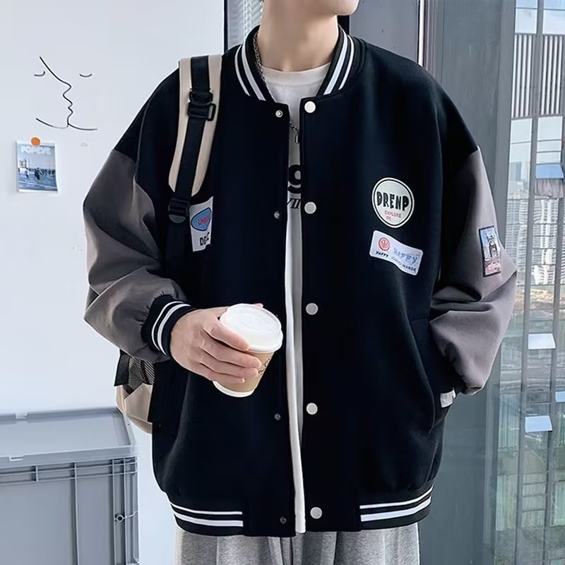 Herren Collegejacke mit praktischen Taschen und Stickereien