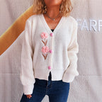 Damen Strickjacke mit verspieltem Blumenmotiv und romantischen Knopfdetails R&B