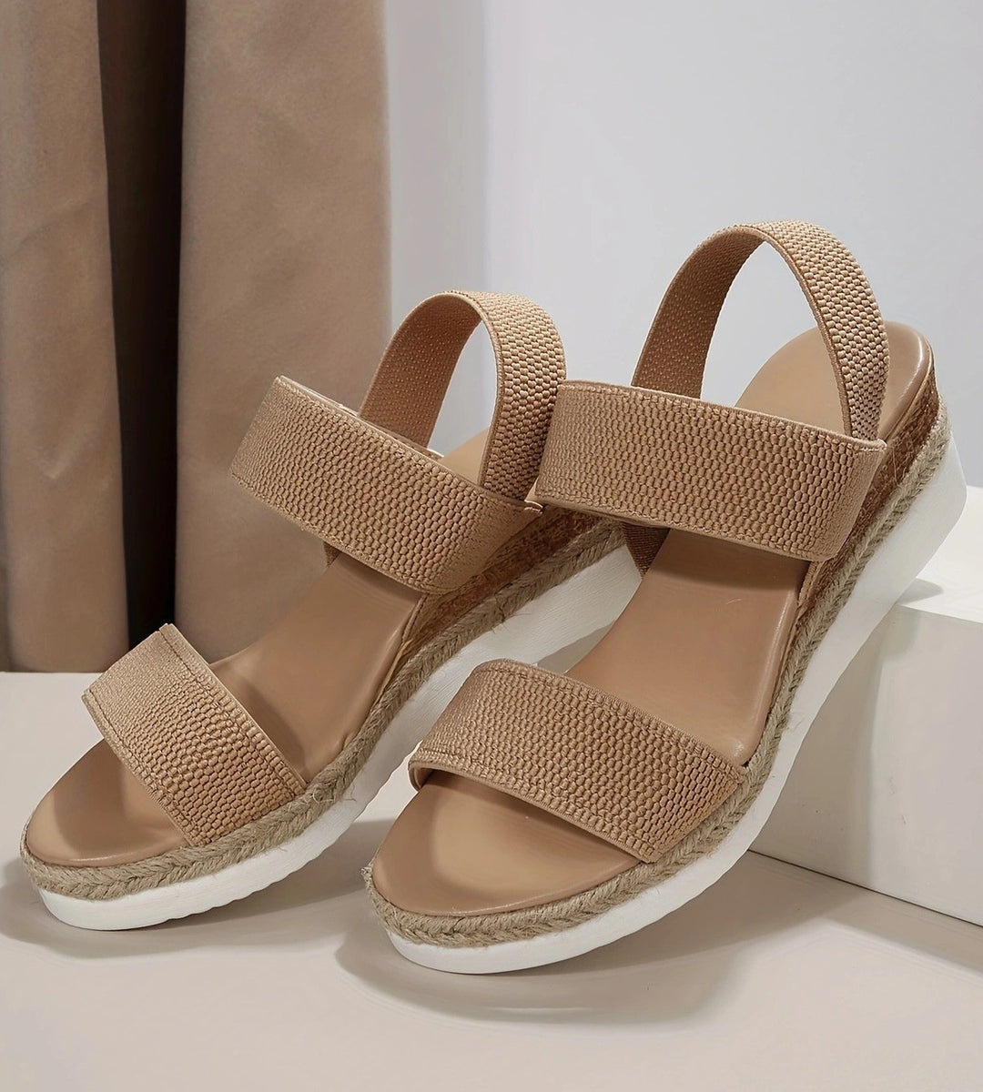 Damen Wedge-Sandalen mit elastischen Riemen und komfortablem Fußbett R&B
