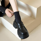 Damen Plateau-Lederschuhe mit modischem Detail und robuster Sohle R&B