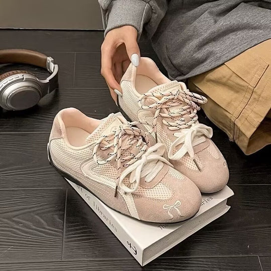 Damen Sportliche Sneakers mit verspieltem Apfelmotiv und atmungsaktiven Mesh-Elementen R&B