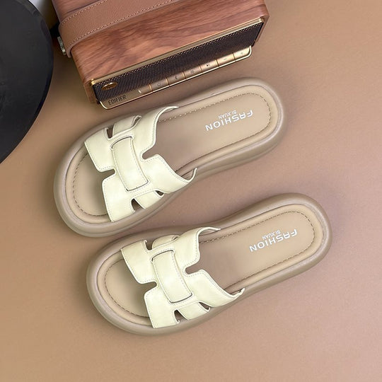 Damen Slide-Sandalen mit glänzendem Riemen und komfortabler Sohle R&B