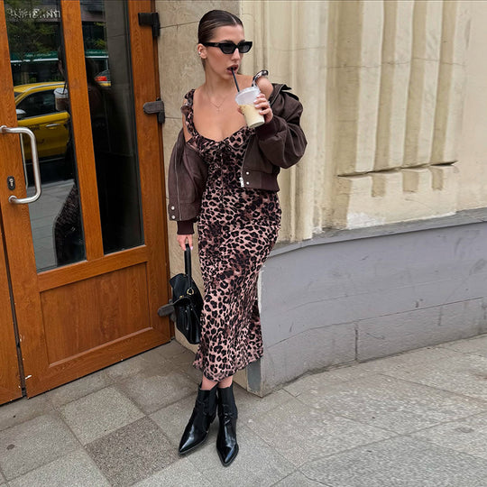 Damen Maxi-Kleid mit verführerischem Leopardenmuster und Rüschendetails R&B