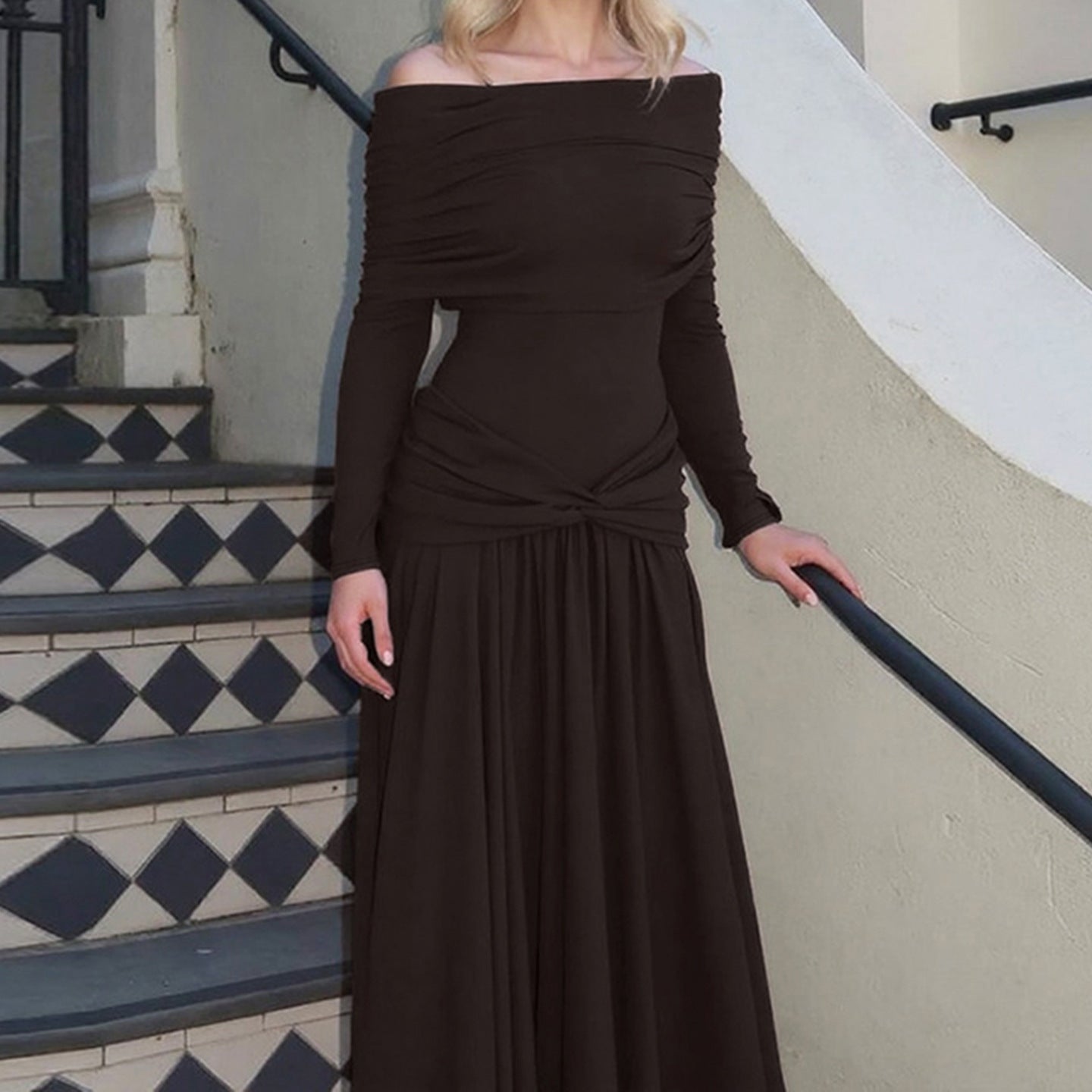 Damen Elegantes Langkleid mit gekreuztem Tailleneinsatz und schulterfreiem Ausschnitt R&B