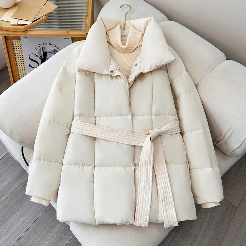 Damen modische wattierte Jacke mit Gürtel und hochschließendem Kragen R&B