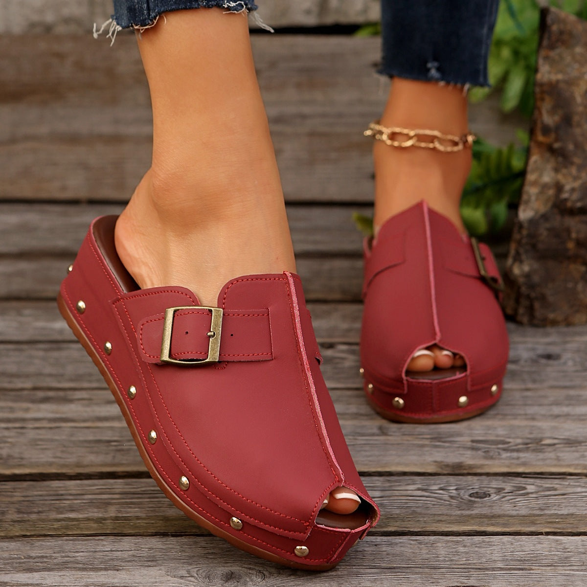 Damen Wedge-Pantoletten mit modischem Schnallen-Design und dekorativen Nieten R&B