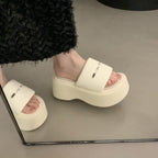 Damen bequeme Platform-Pantoletten mit modischer Riemenverzierung R&B