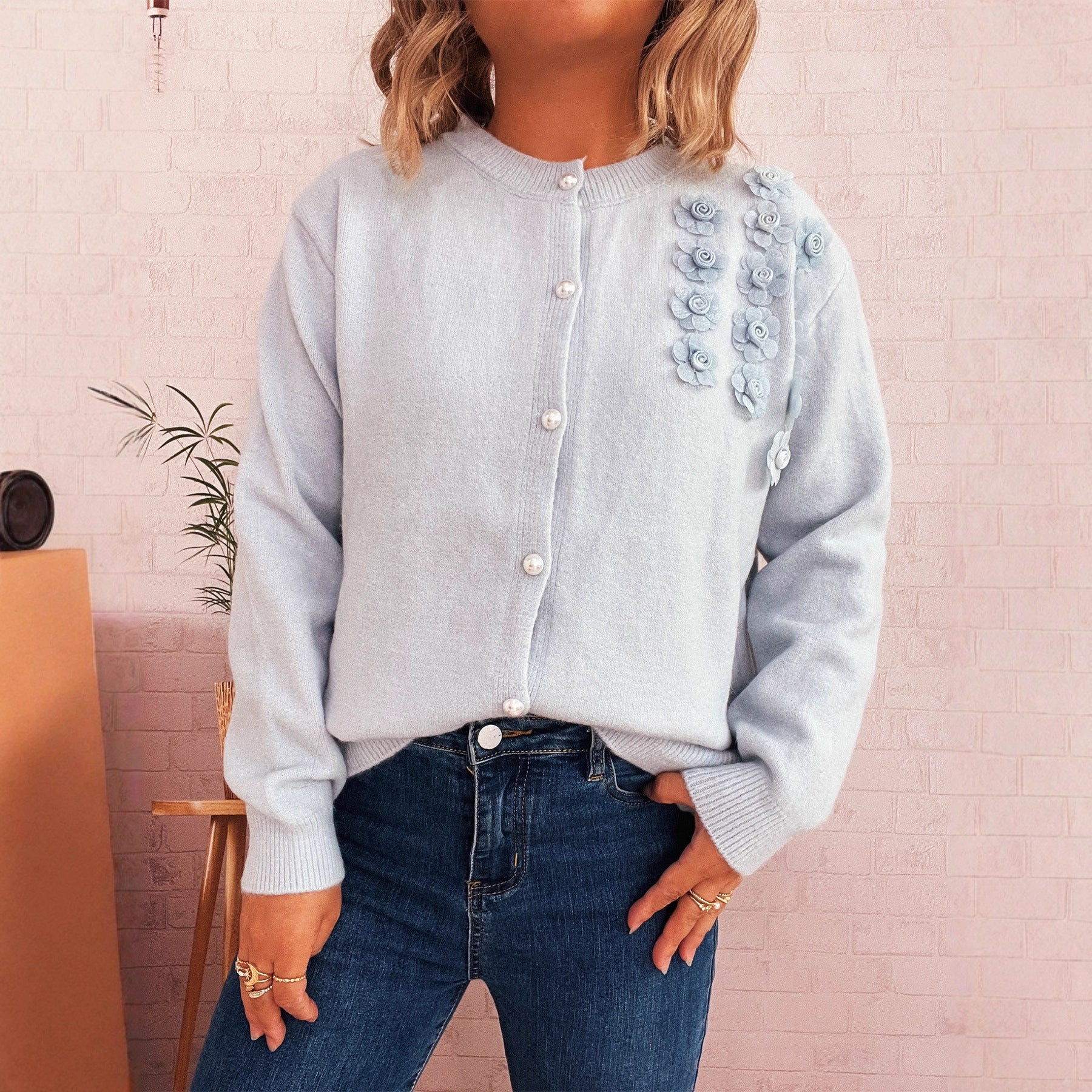 Damen Strickjacke mit floralem Design und eleganten Perlenknöpfen R&B
