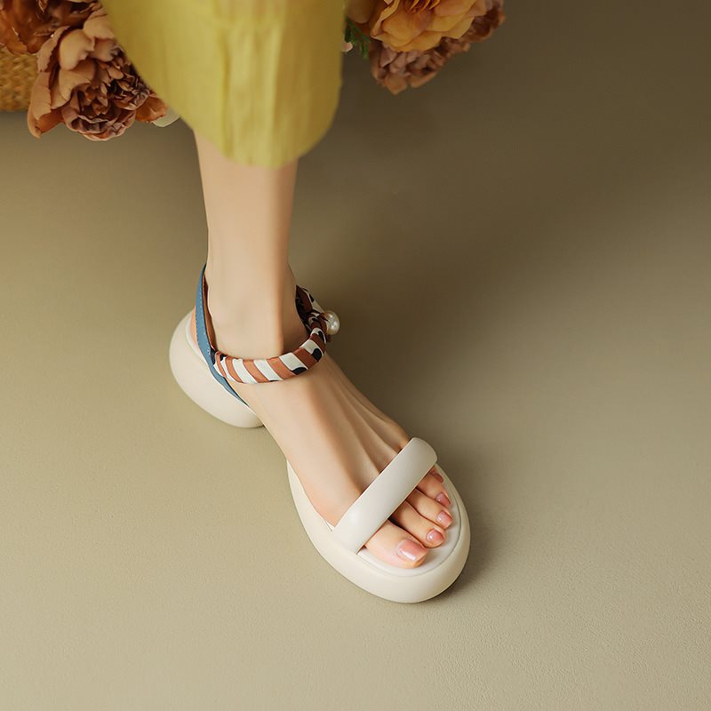 Damen modische Sandalen mit innovativem Riemchen-Design und komfortablem Absatz