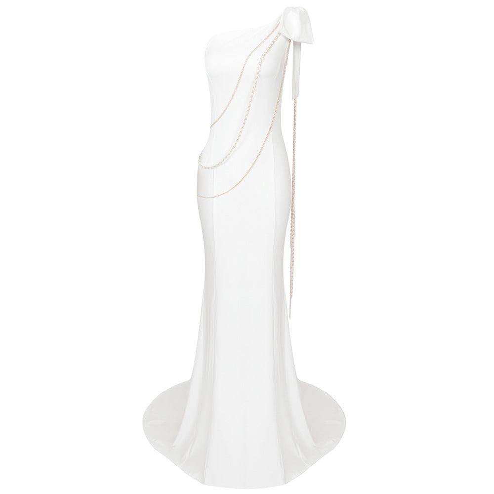 Damen Elegantes Abendkleid mit asymmetrischem Design und glamourösen Kettenakzenten R&B