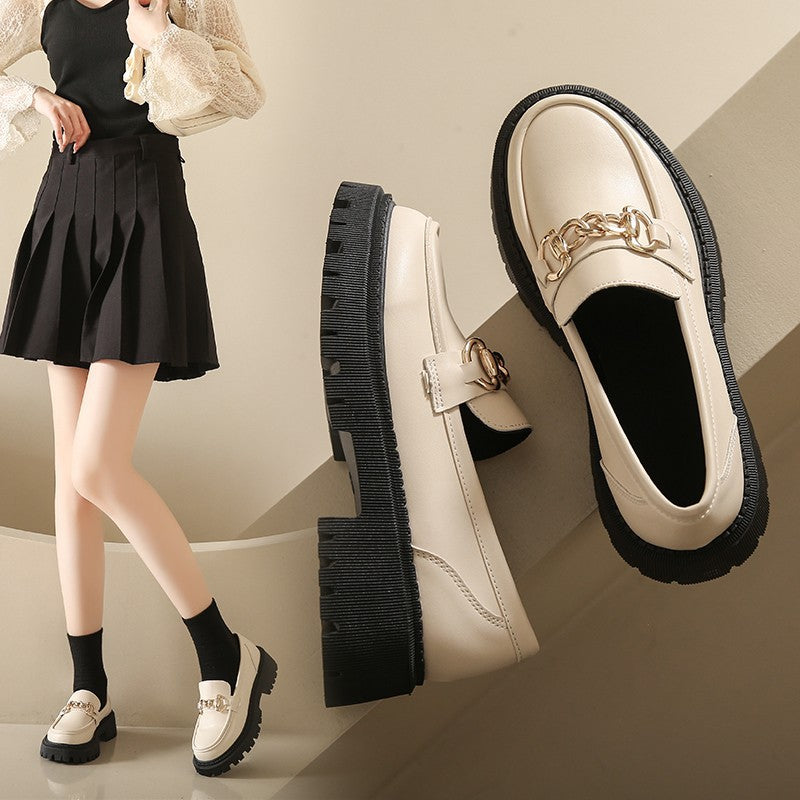 Damen Mokassins mit robustem Blockabsatz und dekorativer Kette R&B