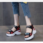 Damen Sportliche Plateau-Sandalen mit verstellbaren Riemen und gepolsterter Sohle R&B