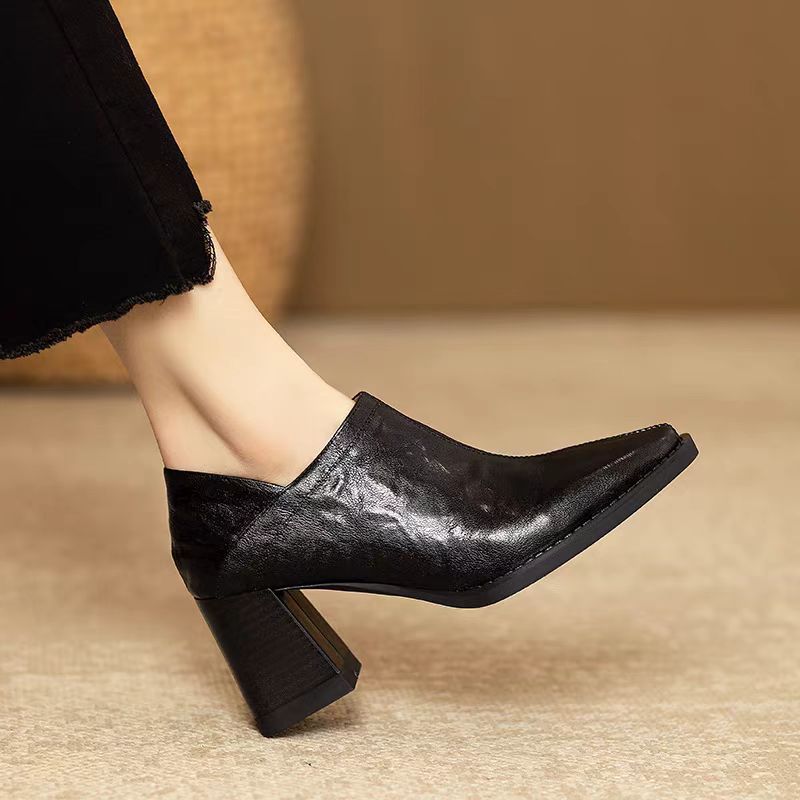 Damen Elegante Stiefeletten mit geschwungenem Absatz und raffiniertem Obermaterial R&B