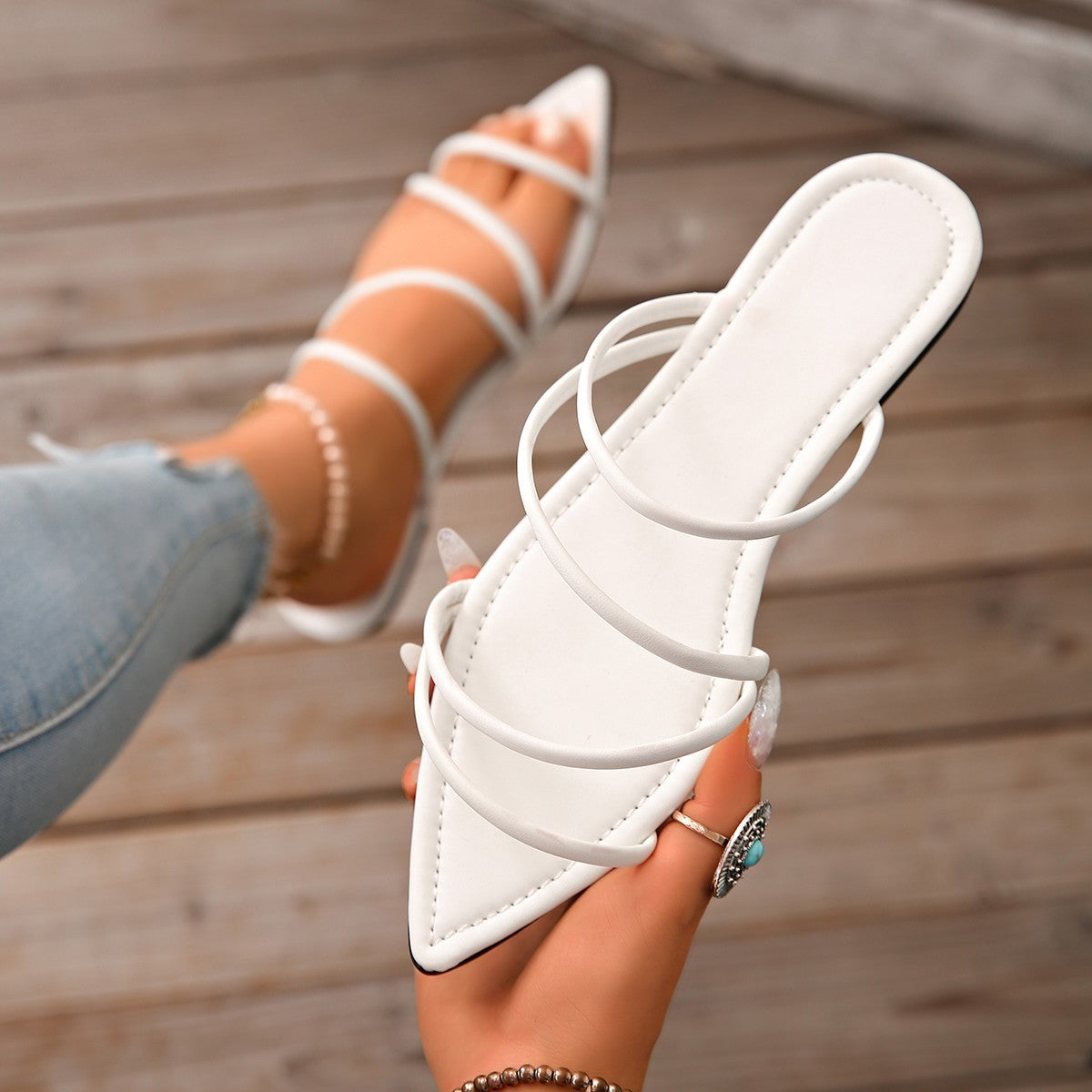 Damen Offene Sandalen mit metallic Akzenten und elegantem Design R&B