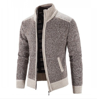 Herren Strickjacke mit hohem Kragen und kariertem Innenfutter