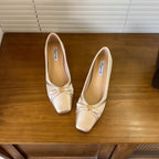Damen Elegante Pumps mit floralem Schmuckdetail