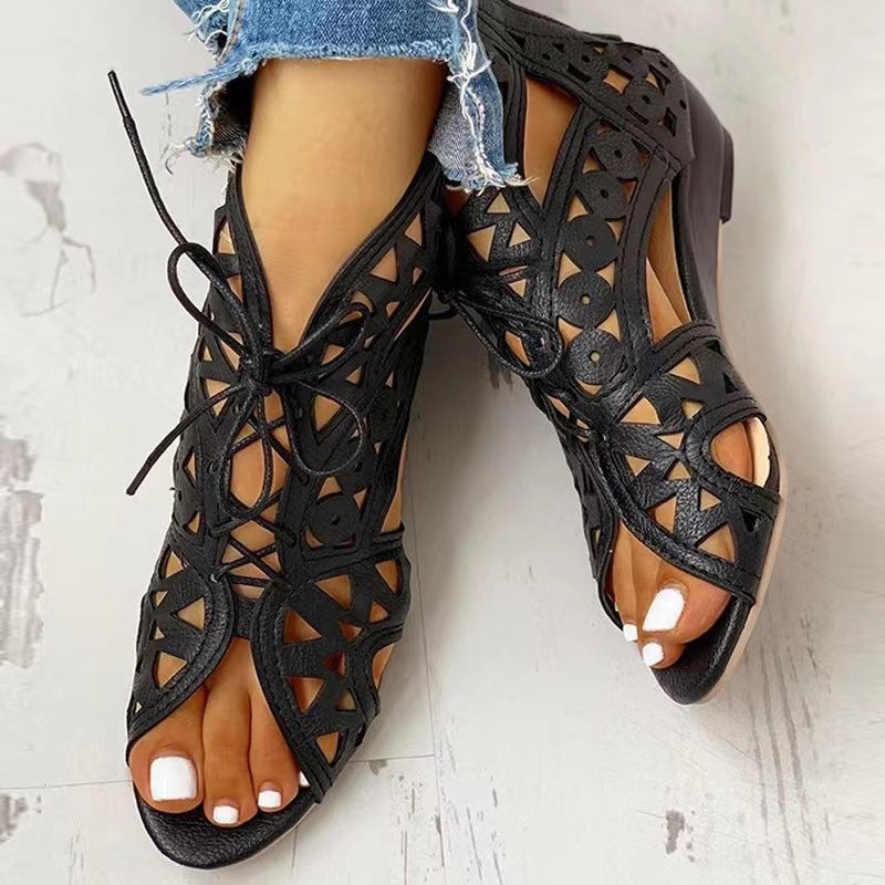 Damen Kunstleder-Sandalen mit Cut-Out-Design und Schnürung R&B