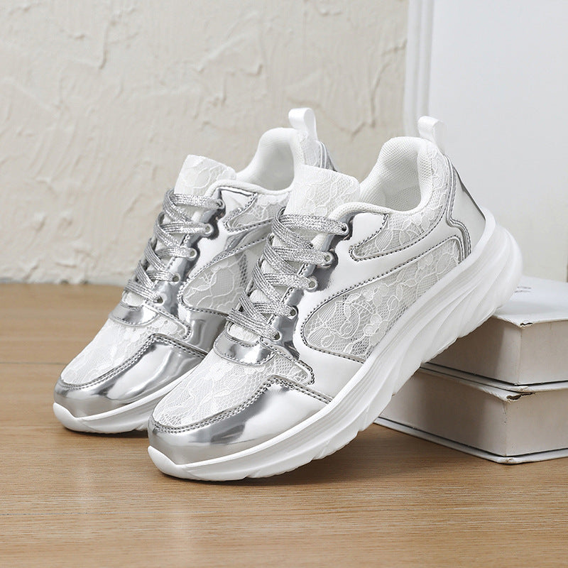 Damen Sneaker mit glänzendem Obermaterial und spitzenförmigem Design