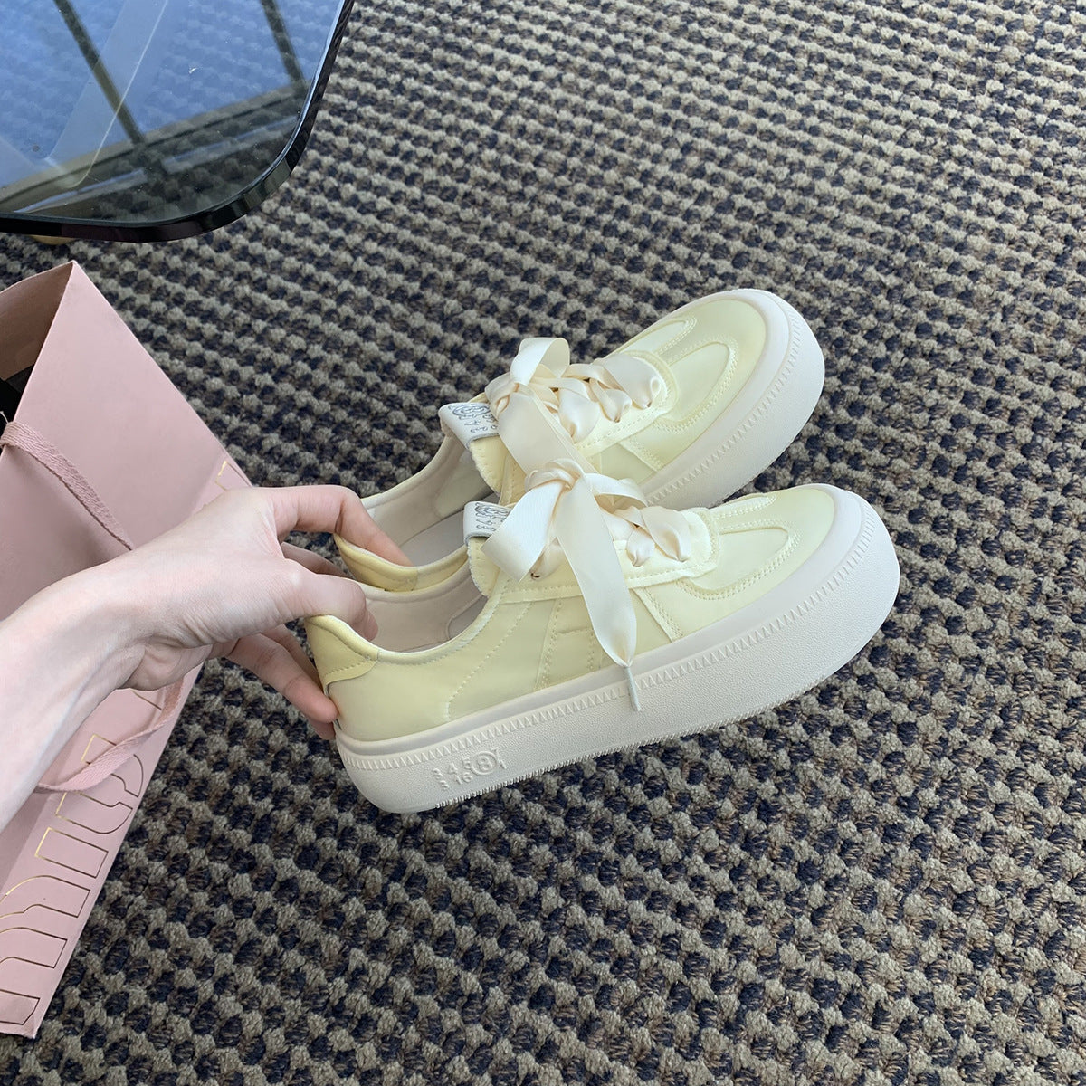 Damen Sneakers mit eleganter Schleifenverzierung und atmungsaktiver Oberfläche