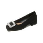 Damen elegante Pumps mit funkelndem Schmuckdetail