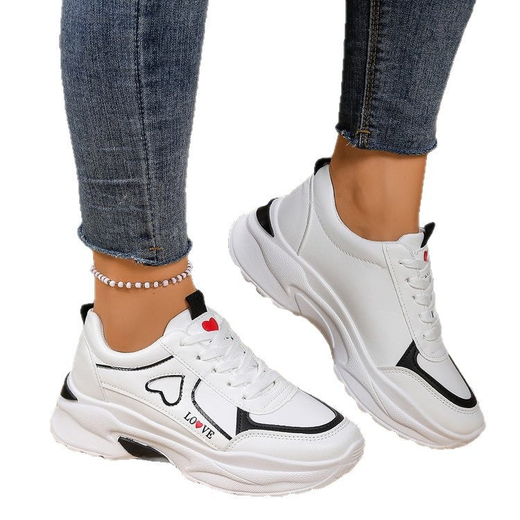 Damen Sneakers mit verspieltem Herzdesign und gepolsterter Sohle R&B