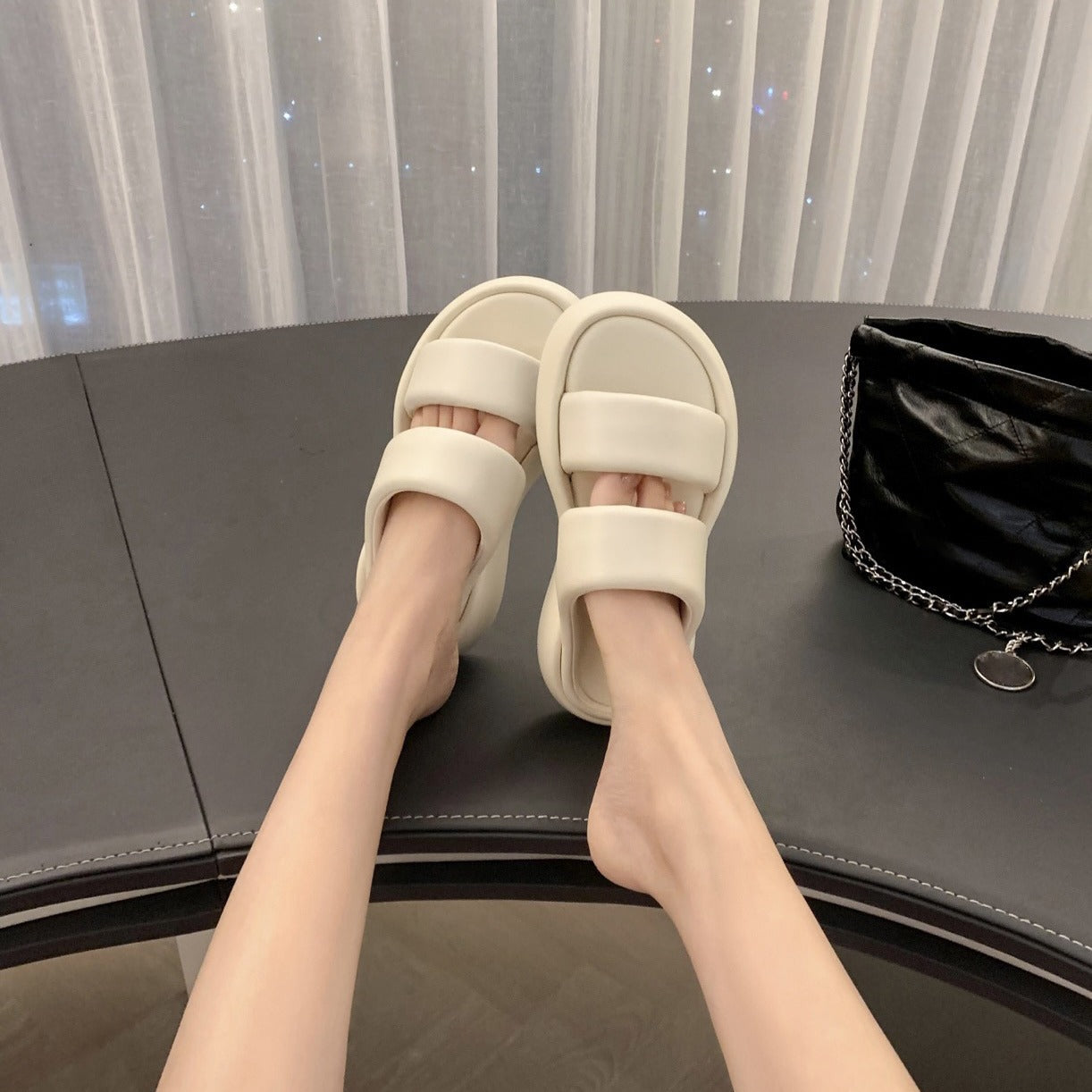 Damen Komfort-Sandalen mit leichtem Plateau und verstellbaren Riemen R&B